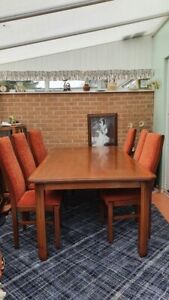 FRENCH CHERRY Dining table and 6 chairs used