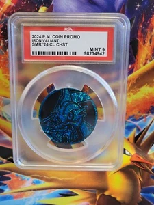 Pokemon Iron Valiant 2024 Collector Chest Graded Jumbo Coin PSA 9 - Bild 1 von 2