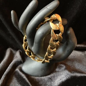 Vintage Monet 7.5" Bracelet Gold Tone Large Curb Link Fold Over Clasp - Picture 1 of 13