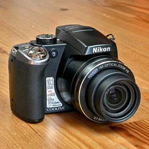 Nikon Coolpix P80 (10,1 Megapixel, 18x optischer Zoom) - Bild 1 von 24