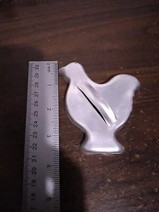Alte Rückseite Metall Ausstecher Küken / Huhn 3,25x3,5" Ostern - Tiere - Bauernhof - Bild 1 von 3
