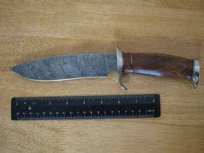 Cuchillo de caza Bowie Damasco personalizado con mango de palo de rosa y protector de acero. ¡Bonito! Foto 1 de 4