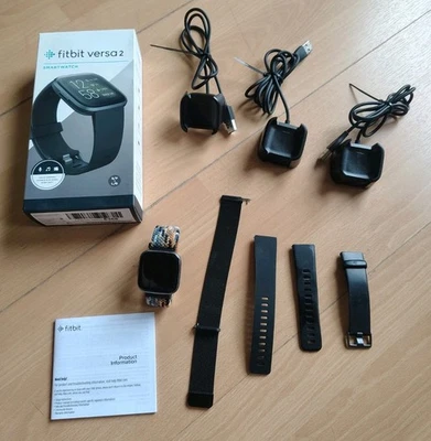 Fitbit Versa 2 SmartWatch schwarz - mit Zubehör - Bild 1 von 4