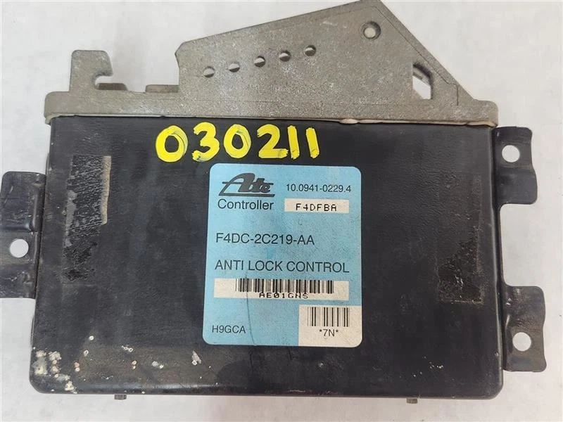 Chassis ECM ABS Right Hand Front Engine Compartment Fits 90-95 SABLE 3791853 Foto 1 de 4