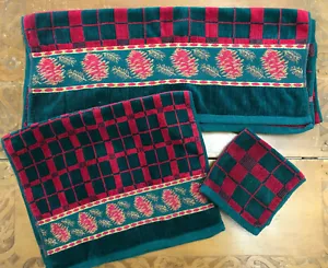 Christmas Holiday Pine Red & Green Guest Bathroom Hand Towel Set - Picture 1 of 6