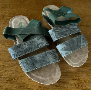 Muk Luks Womens About It Size 7 Strappy Flat Sandals ankle strap green - Imagen 1 de 5