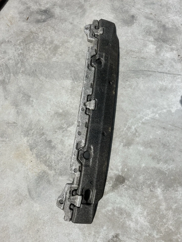 Amortiguador de energía de espuma para parachoques trasero Hyundai Genesis 2009-2011 sedán OEM** Foto 1 de 4