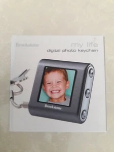 Brookstone My Life Digital Photo Keychain Holds 60+ Pictures Rechargeable Boxed - Picture 1 of 6