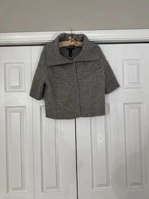 Cárdigan suéter grande para mujer Sarah Spencer gris oscuro, 100 % lana de cordero Foto 1 de 3