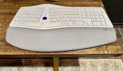 This image shows the DELUX GM901D Wireless Ergonomic Keyboard - Image 1 of 4