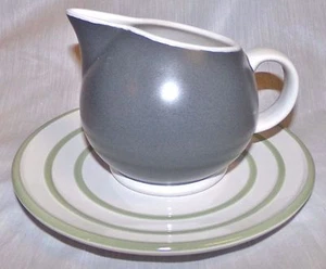 Pfaltzgraff Gravy Boat con platillo - The Sphere Collection - Imagen 1 de 1
