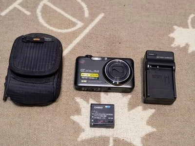 Casio EXILIM EX-FC100 9.1MP Digital Camera - Black Fully Working Great Shape - Image 1 of 4
