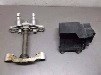 Caja de batería y árboles triples para una Yamaha XJ700X Maxim 1985  Foto 1 de 4