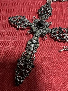 BETSEY JOHNSON KREUZ * GRAUE & SCHWARZE KRISTALLE * EX LARGE * GESCHENKVERPACKT - Bild 1 von 4