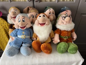 Full set of Disney store 7 dwarfs in excellent condition - Picture 1 of 15