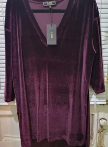 L & B Lucky & Blessed Purple Velvet Top Shirt Tunic 3/4 Sleeve Size Medium NWT - Picture 1 of 4