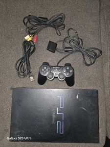 Sony PlayStation 2 PS2 Fat Konsole Schwarz (SCPH-30001) mit Kabeln & Controller - Bild 1 von 7