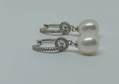 ORECCHINI IN ARGENTO 925 CERCHIO OVALE ZIRCONI E PERLA GOCCIA VERA (AMFO0460) - Immagine 1 di 3