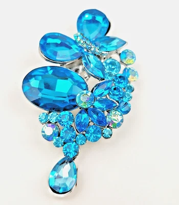 浅蓝色水晶水钻花朵蝴蝶胸针新娘女士礼物 — 第 1/4 张图片