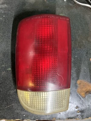 1995 - 2005 年雪佛兰 Blazer,GMC Jimmy LEFT DRIVER LHTail Light 原始设备制造商 — 第 1/4 张图片