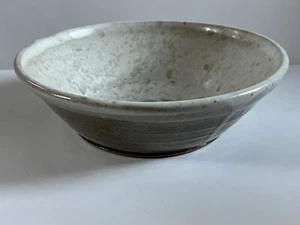 Fennell Clay Art Pottery Neutral Beige Khaki Serving Bowl Signed 8.75" Diameter - Picture 1 of 11