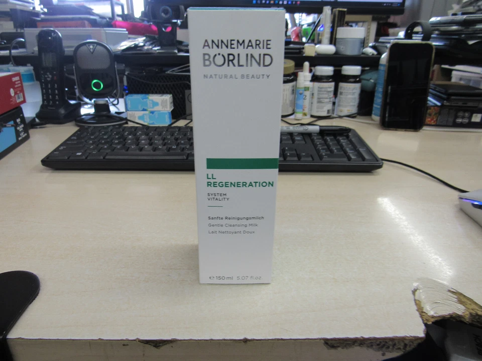 LL Regeneration System Vitality Leche Limpiadora Suave - 150 ml | Hidrata y Revit Foto 1 de 4