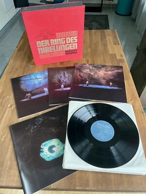 Wagner - Der Ring des Nibelungen Karl Böhm 16 LP Box Rot Schallplatten 6747037 - Bild 1 von 4