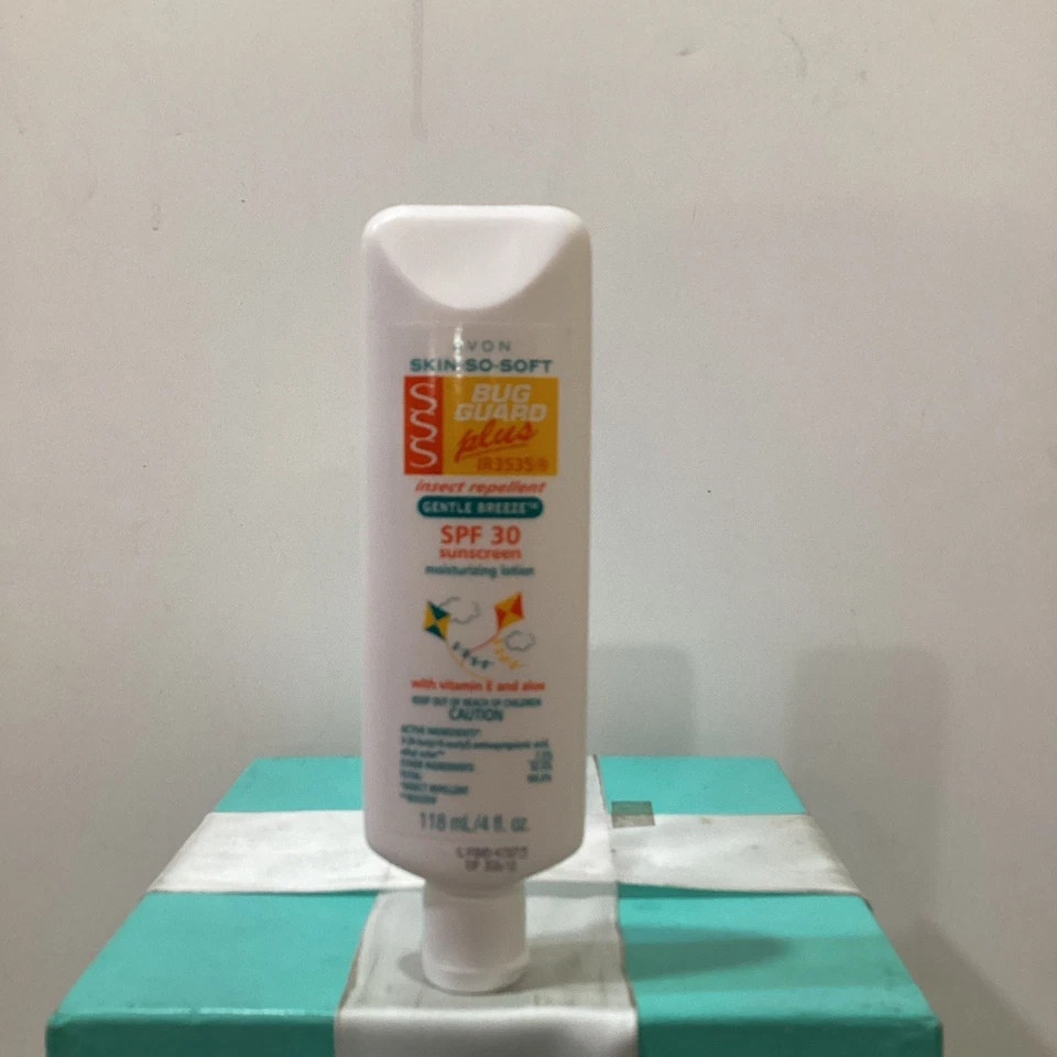 Loción hidratante protector solar Avon Skin So Soft repelente de insectos FPS 30  Foto 1 de 1