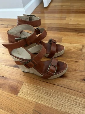 Sandalias de cuña Brian Atwood Foto 1 de 2