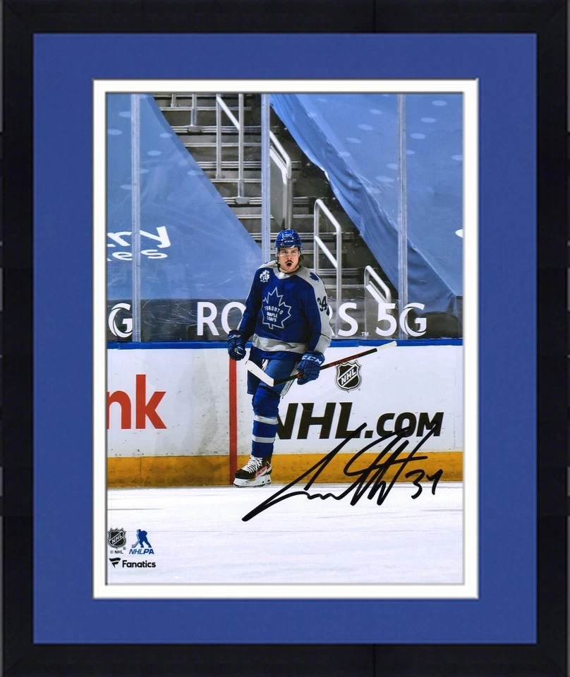 FRMD Auston Matthews Maple Leafs Signd 8x10 Reverse Retro JrsyGoal Celebr Photo - Image 1 of 1