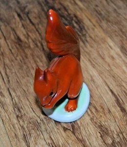 Red Squirrel Porcelain Figurine Hungary HOLLOHAZA Vintage Hand Painted Retro - Picture 1 of 7