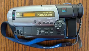 Sony Handycam CCD-TR86 Video 8 Camcorder - Color Viewfinder - VG w Battery - Picture 1 of 15