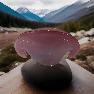 VASO VINTAGE ROSA OPALESCENTE VETRO ARTISTICO DI MURANO MCM CONCHIGLIA VONGOLE DECORAZIONE CIOTOLA ALTEZZA 4” - Foto 1 di 7