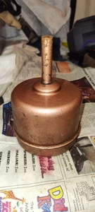 Antigua apertura de embudo de aceite ” y tubería en embudo color cobre  - Imagen 1 de 7