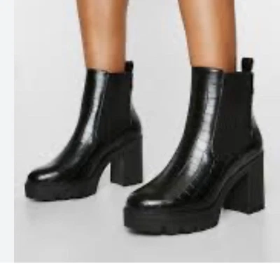 Botas Chelsea Boohoo Calce Ancho Tacón Grueso Negras Cocodrilo Talla 8 Punk Gótico Emo Foto 1 de 4