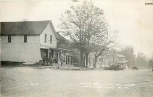 1926 Walled Lake Michigan Main Street looking East autos RPPC Postcard 25-6255 - Imagen 1 de 2