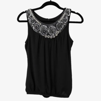 Camiseta sin mangas Rue 21 elegante para mujer pequeña negra escote adornado transparente espalda abierta rosa Foto 1 de 4