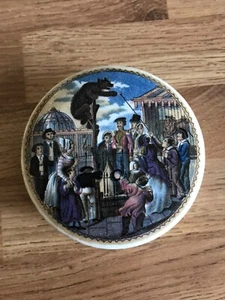 PRATTWARE POT LID - The Bear Pit - Picture 1 of 5