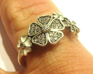 STERLINGSILBER ZIRKONIA UND WEISSE EMAILLE FLORAL BANDRING GRÖSSE P - Bild 1 von 2