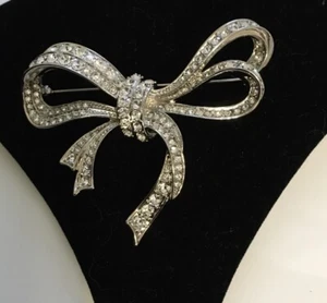 VTG Carolee silver tone clear crystal bow brooch signed 2.5" Jy63 - Picture 1 of 5