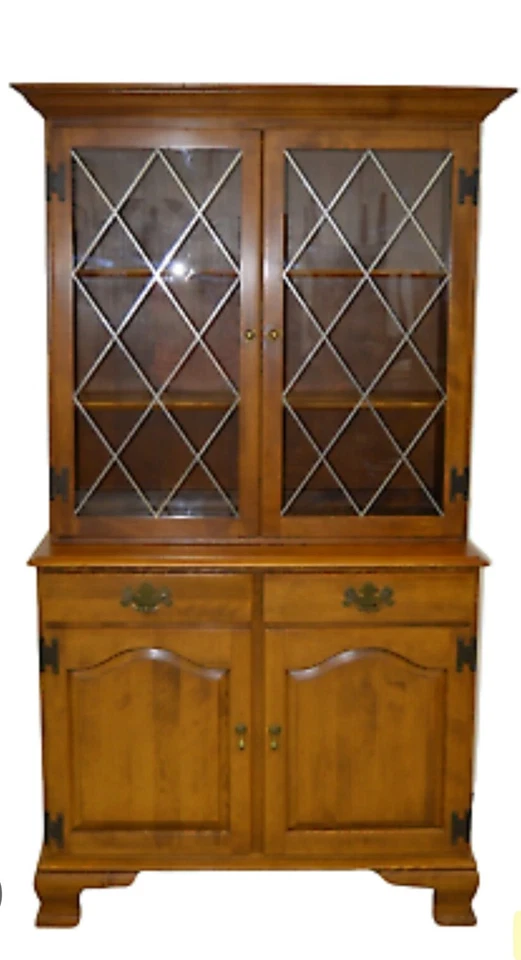 Gabinete servidor Ethan Allen China arce vintage  Foto 1 de 4