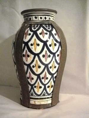 JARRÓN DE CERÁMICA SAFI MARRUECOS CON CORREAS DE LATÓN PATRONES DE ORIENTE MEDIO AZUL AMARILLO Foto 1 de 4