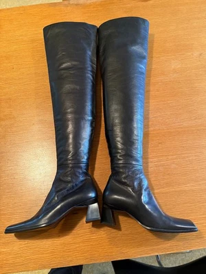 全新无标签复古普拉达黑色皮革大腿靴 - 意大利 36 - 美国 6。 — 第 1/4 张图片