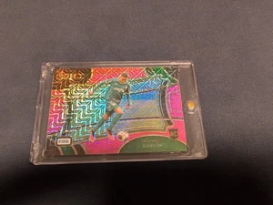 2023-24 Panini Select FIFA Field Level Estevao #207 Pink Mojo /199 - Bild 1 von 13