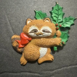 Christmas Racoon with Holly Hallmark Pin Vintage 1986 Plastic Pin Holiday Brooch - Picture 1 of 4
