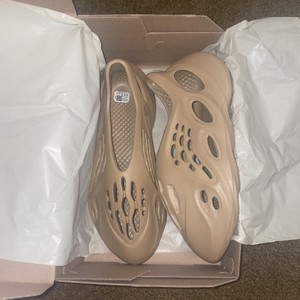 yeezy foam runner size 11