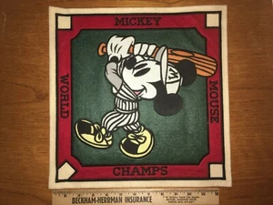 13 Zoll quadratischer Mickey Mouse Weltmeister Filz Heimteller - Bild 1 von 4