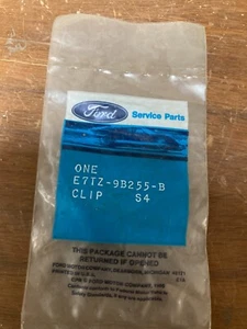New Ford E7TZ-9B255-B Clip Ford E7TZ9B255B Hose Clamp - Picture 1 of 2