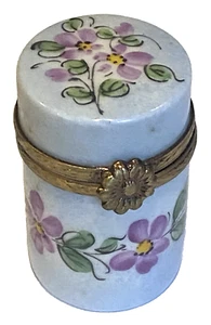 LIMOGES PEINT MAIN Hinged Trinket Box-SWEET DAINTY FLORAL/FLOWERS CYLINER-SIGNED - Picture 1 of 6