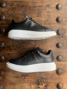 Alexander McQueen Herren Oversized Sneaker Weiß/Schwarz Größe 9-9,5 Weite US 40 E - Bild 1 von 9